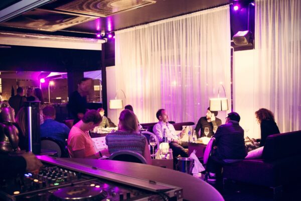 Lounge DJ På Restaurant - WhiteWeddingDJ